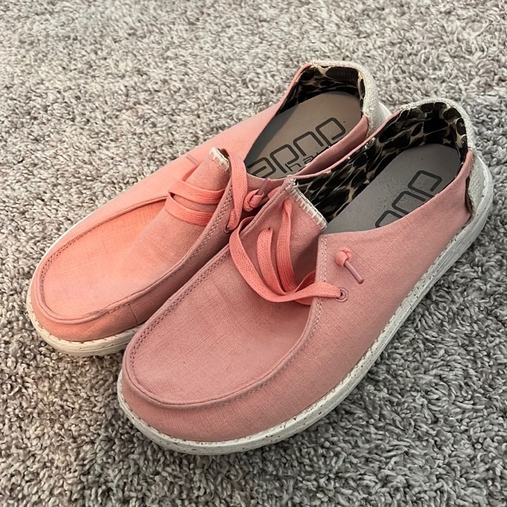 Women’s size 7 pink hey dudes style Wendy
